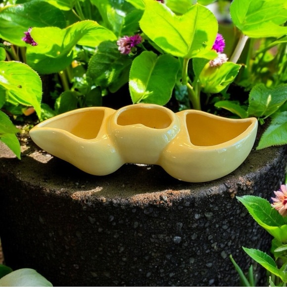 Other - Vintage MCM yellow ceramic vessel. EVC